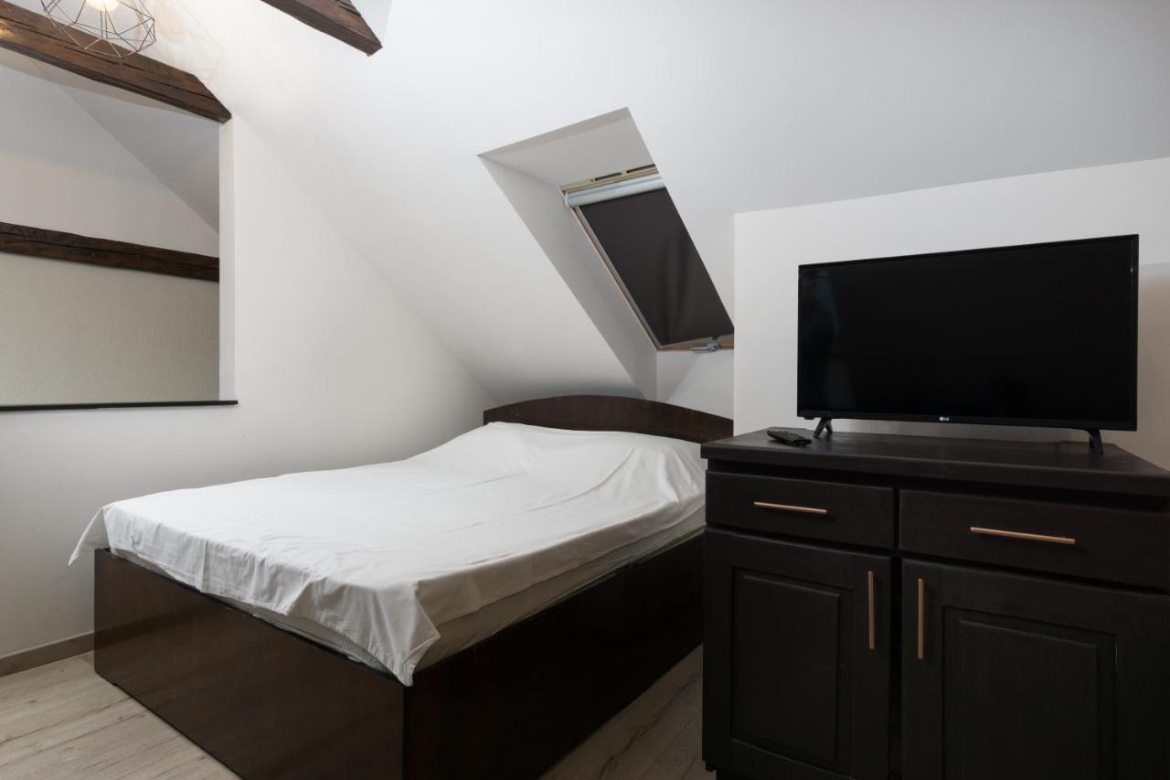 House 54 Hotel Brasov Bagian luar foto