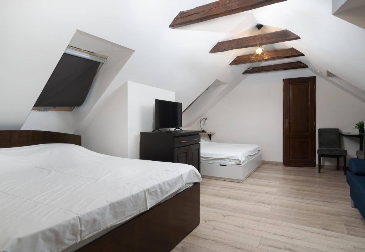 House 54 Hotel Brasov Bagian luar foto